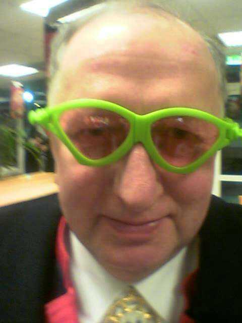 Bw Karl mit Agentenbrille
